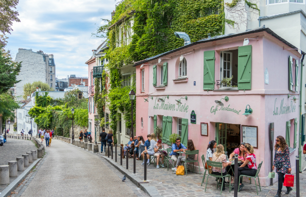 most famous Parisian district Montmartre