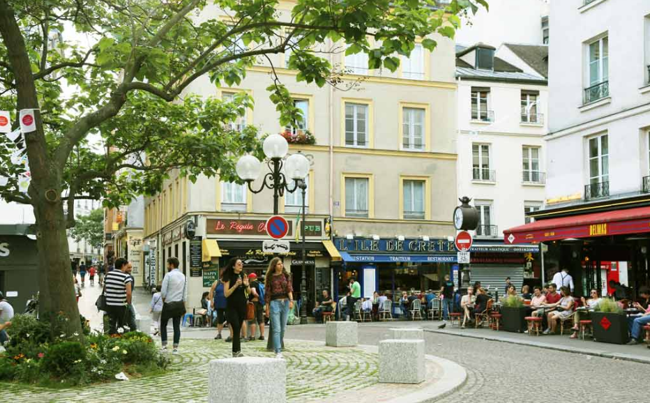 French Apéritif at Place de la Contrescarpe